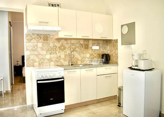 Apartment Astrinos Simple Cozy Comfortable Close To The