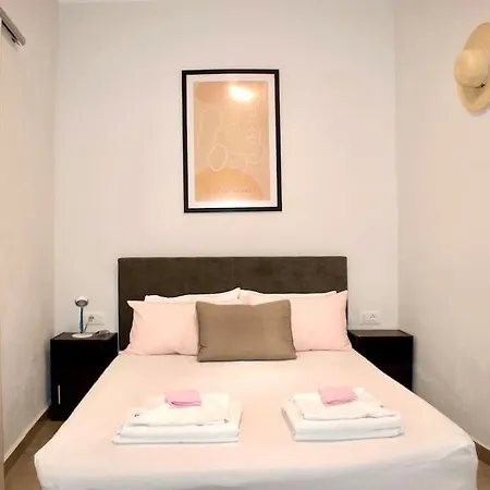 Astrinos Simple Cozy Comfortable Close To The Апартаменти