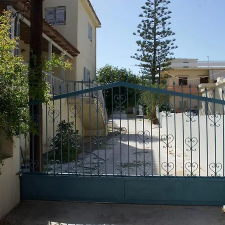 Astrinos Simple Cozy Comfortable Close To The Appartement *
