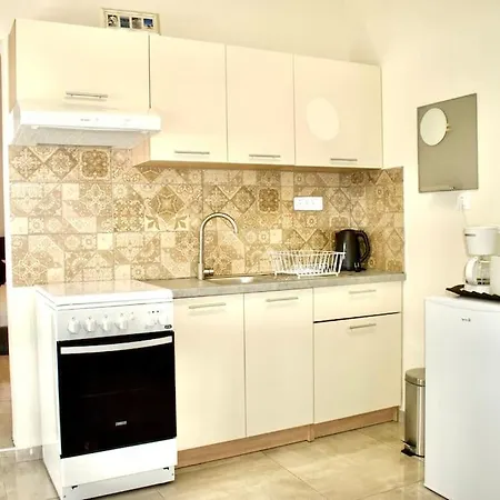 Apartment Astrinos Simple Cozy Comfortable Close To The