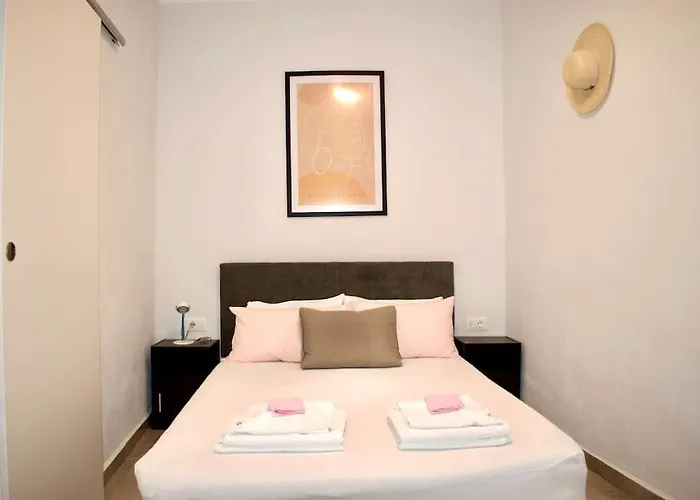 Astrinos Simple Cozy Comfortable Close To The Appartement